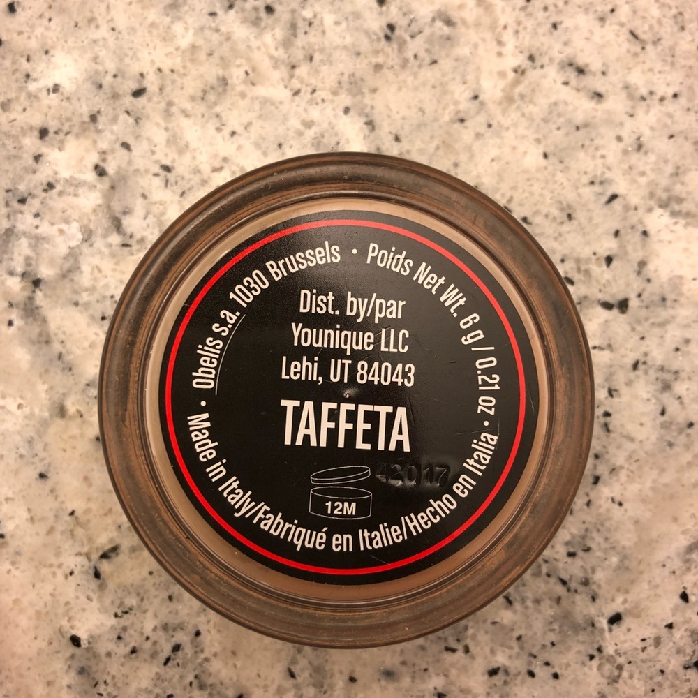 Younique taffeta loose powder